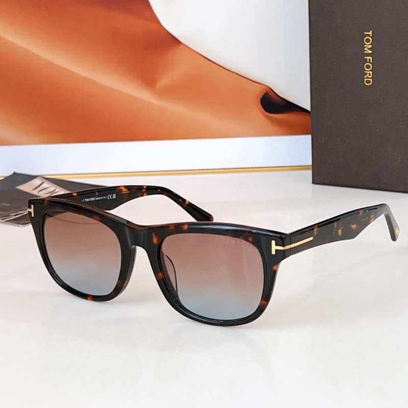 TOM FORD